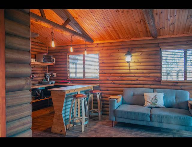 1,500M² LODGE FOR SALE IN HARTEBEESFONTEIN
